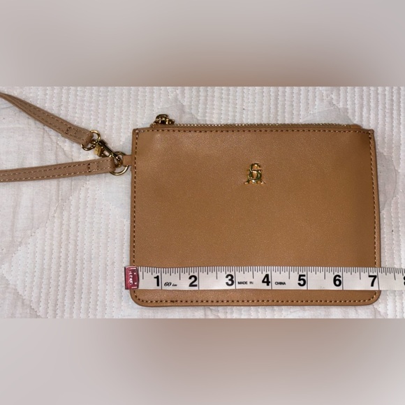 NWOT STEVE MADDEN Wristlet Tan With Logo 7x5 - Picture 9 of 10